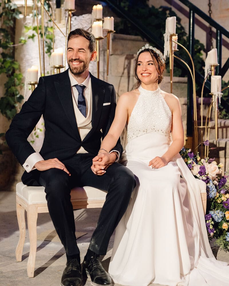 Tiara joya de novia con peinado recogido con estrellas